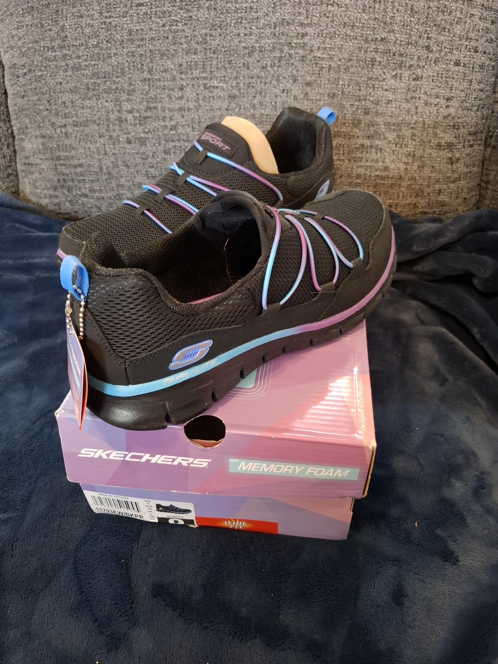 Skechers Women's Black Slip-On Sneakers, Size 9 Wide, NIB - Picture 5 of 5